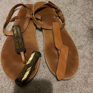 Size 9 Sseko sandals with changeable clip